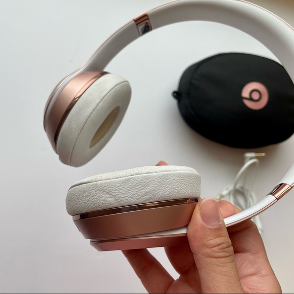 Beats by Dr Dre - Solo 2 rose gold headphones - Picture 5 of 7